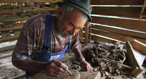 Craftman Gheorghita making tiles in Viscri village