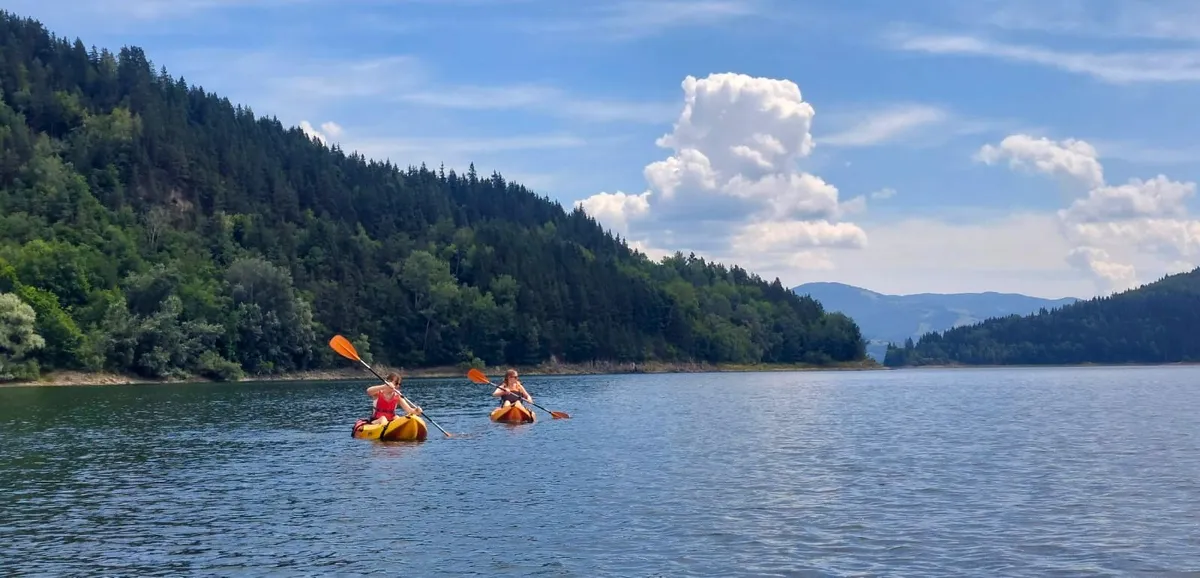 Kayak on Izvoru Muntelui Lake