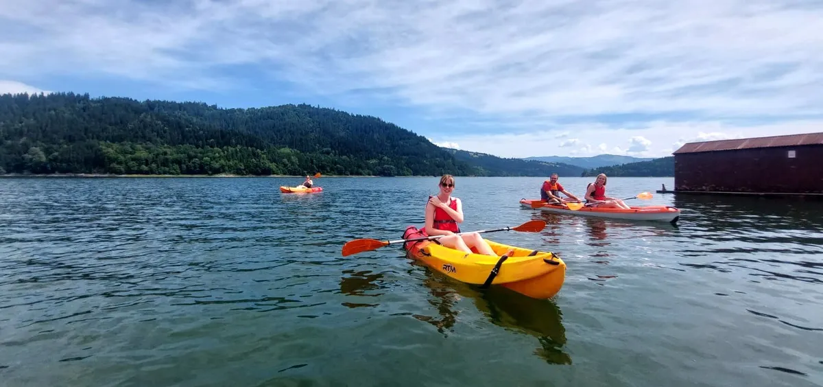 Our Dutch clients on a kayak trip on Izvoru Muntelui Lake 